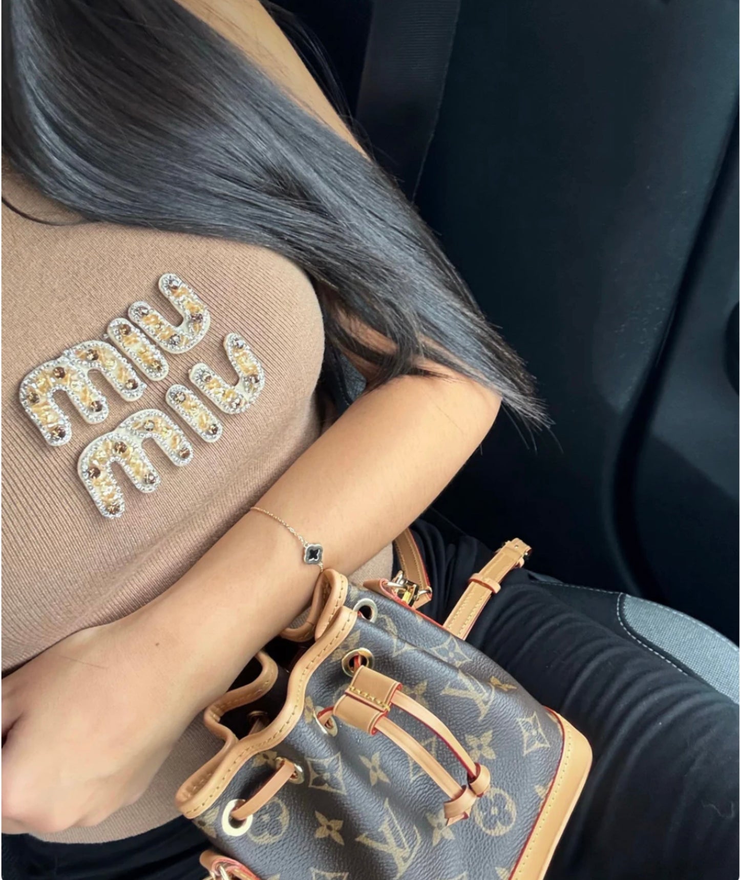 TOP MIU MIU MARRON AVEC LOGO BRODÉ